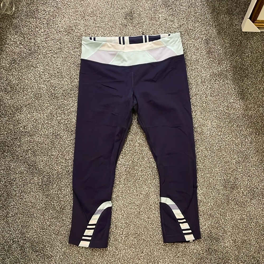 Lululemon light weight mid calf crop 23”